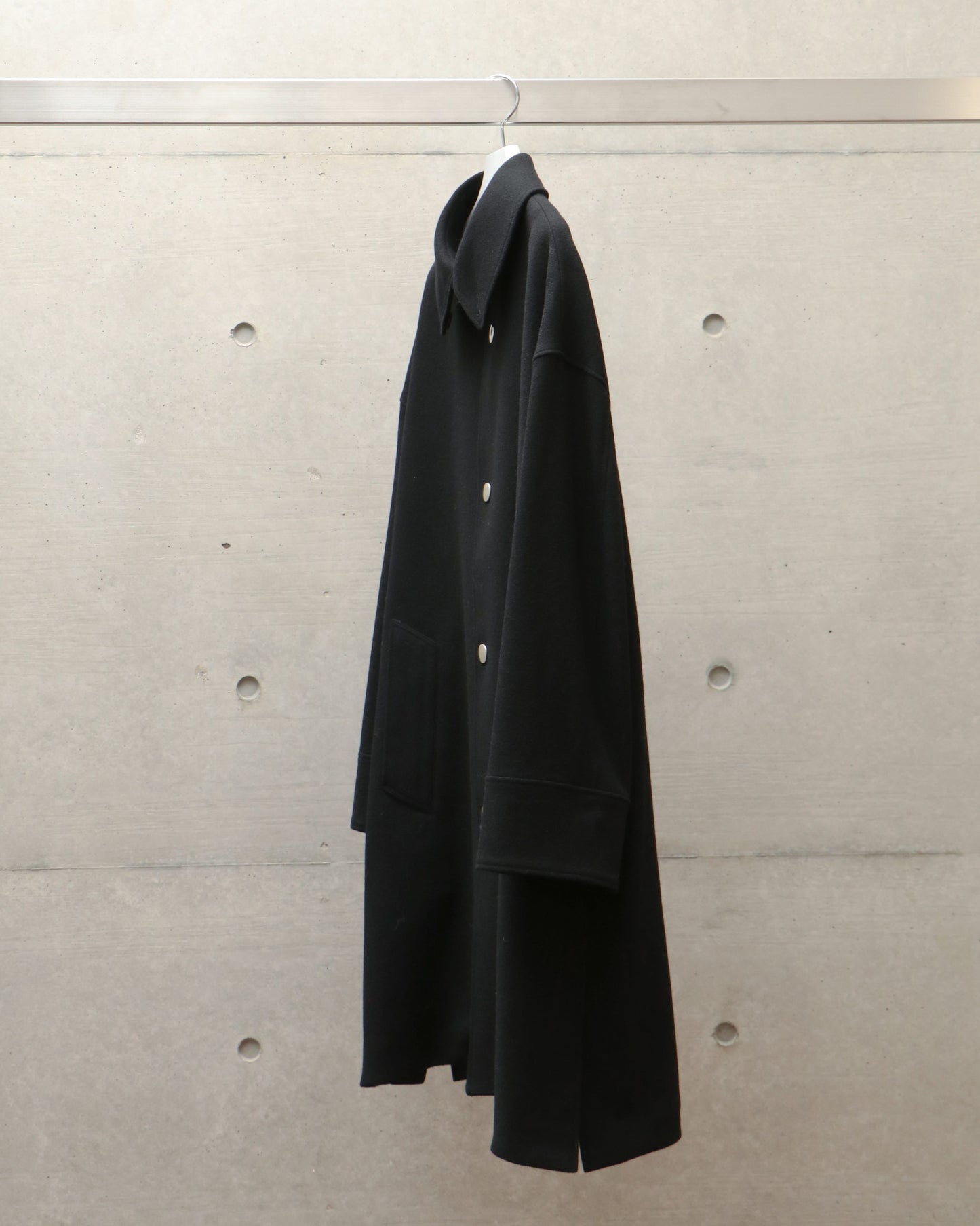 THE MIDDLE COLLAR COAT