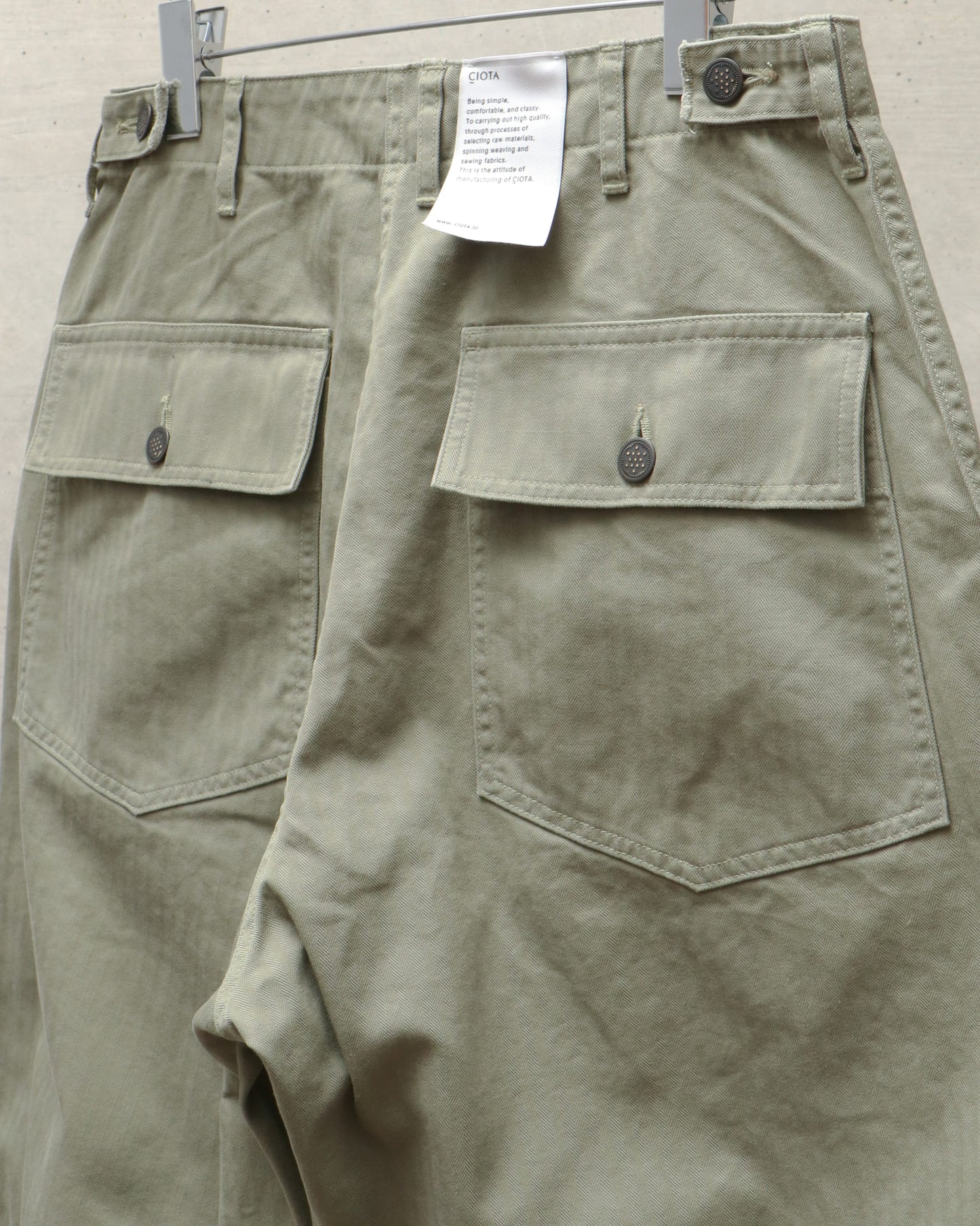 スビンコットン ヘリンボン ベイカーパンツ OLIVE (STONE BIO)