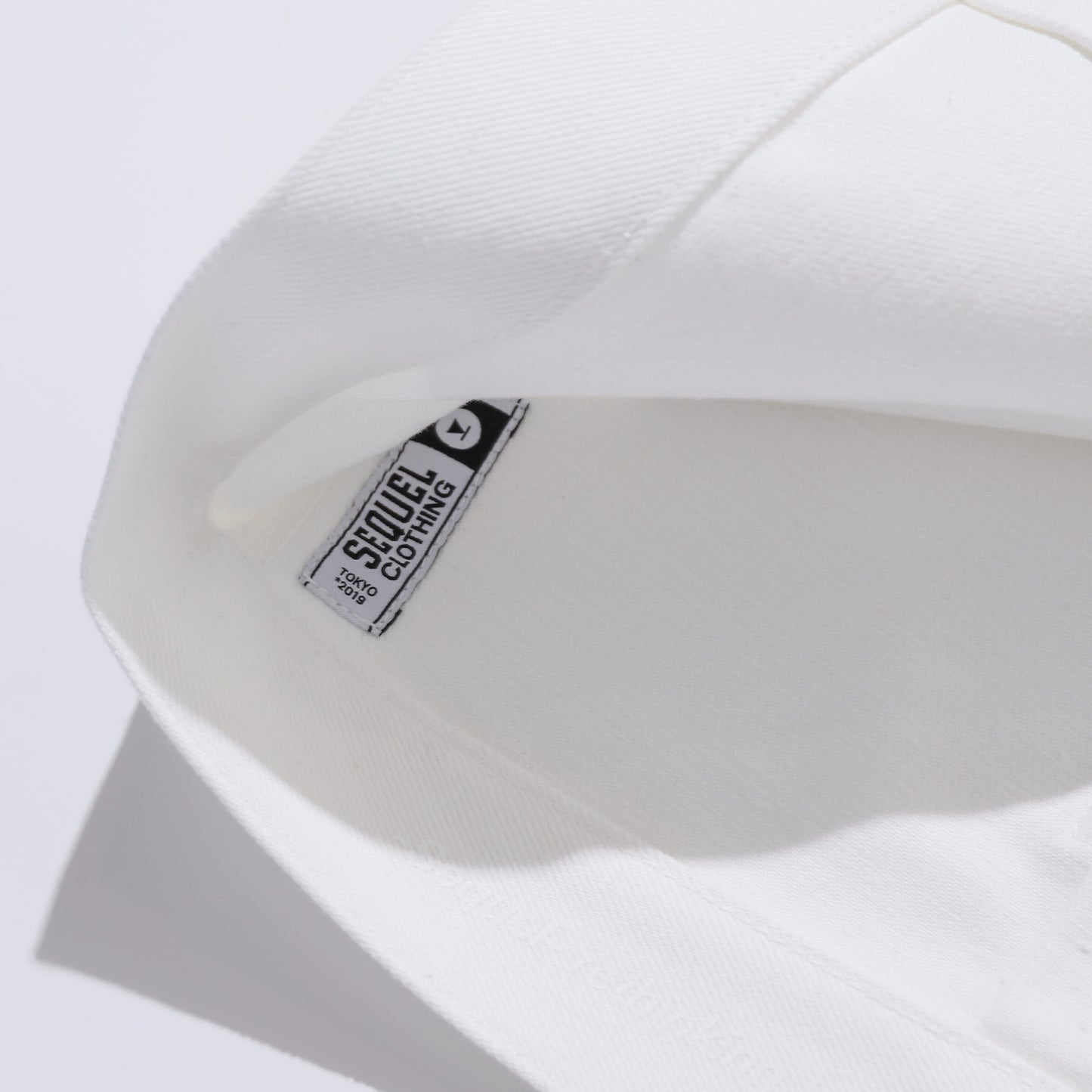 "FRAGMENT × SEQUEL" RIGID WHITE DENIM JACKET