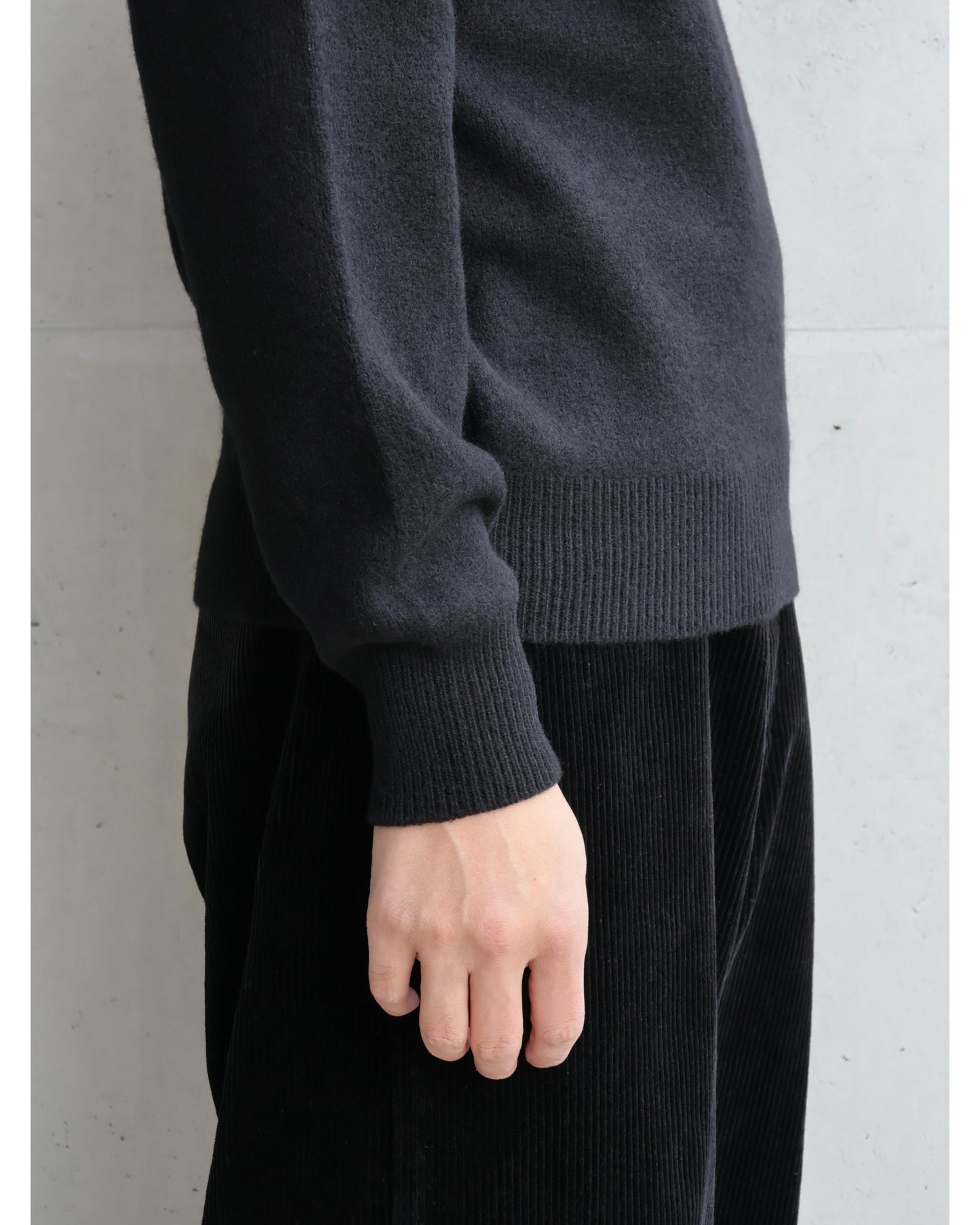 ラムズウール クルーネックニット BLACK