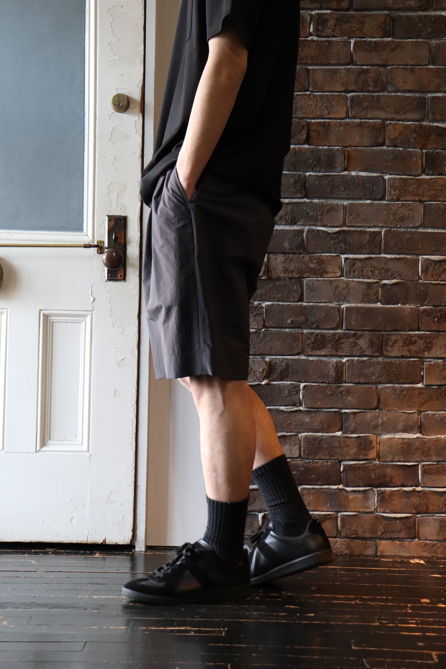 WINDPROOF NYLON WIDE EASY SHORT TROUSERS D.GREY KHAKI