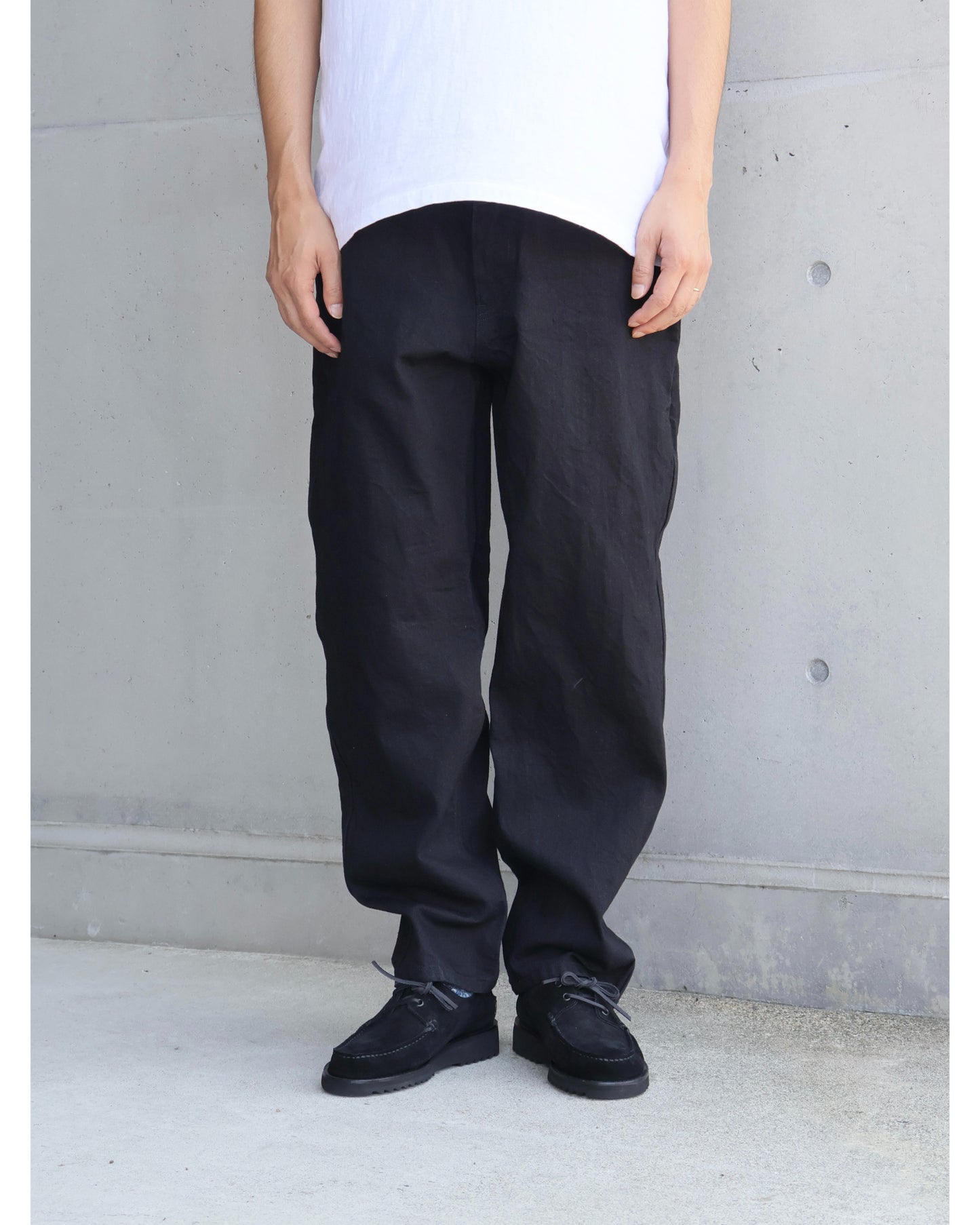 ブラックデニム テーパードパンツ BLACK
