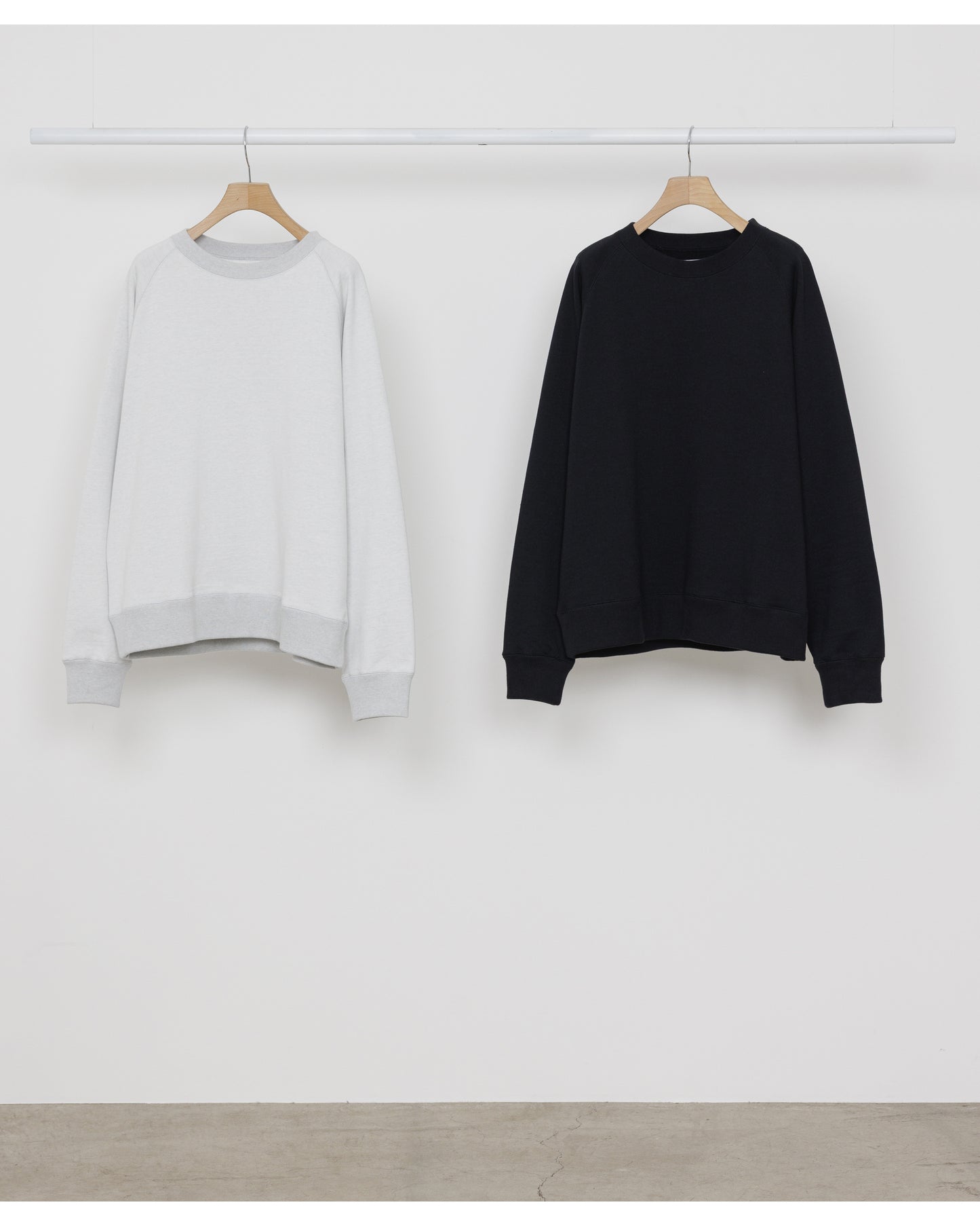 RAGLAN CREW NECK