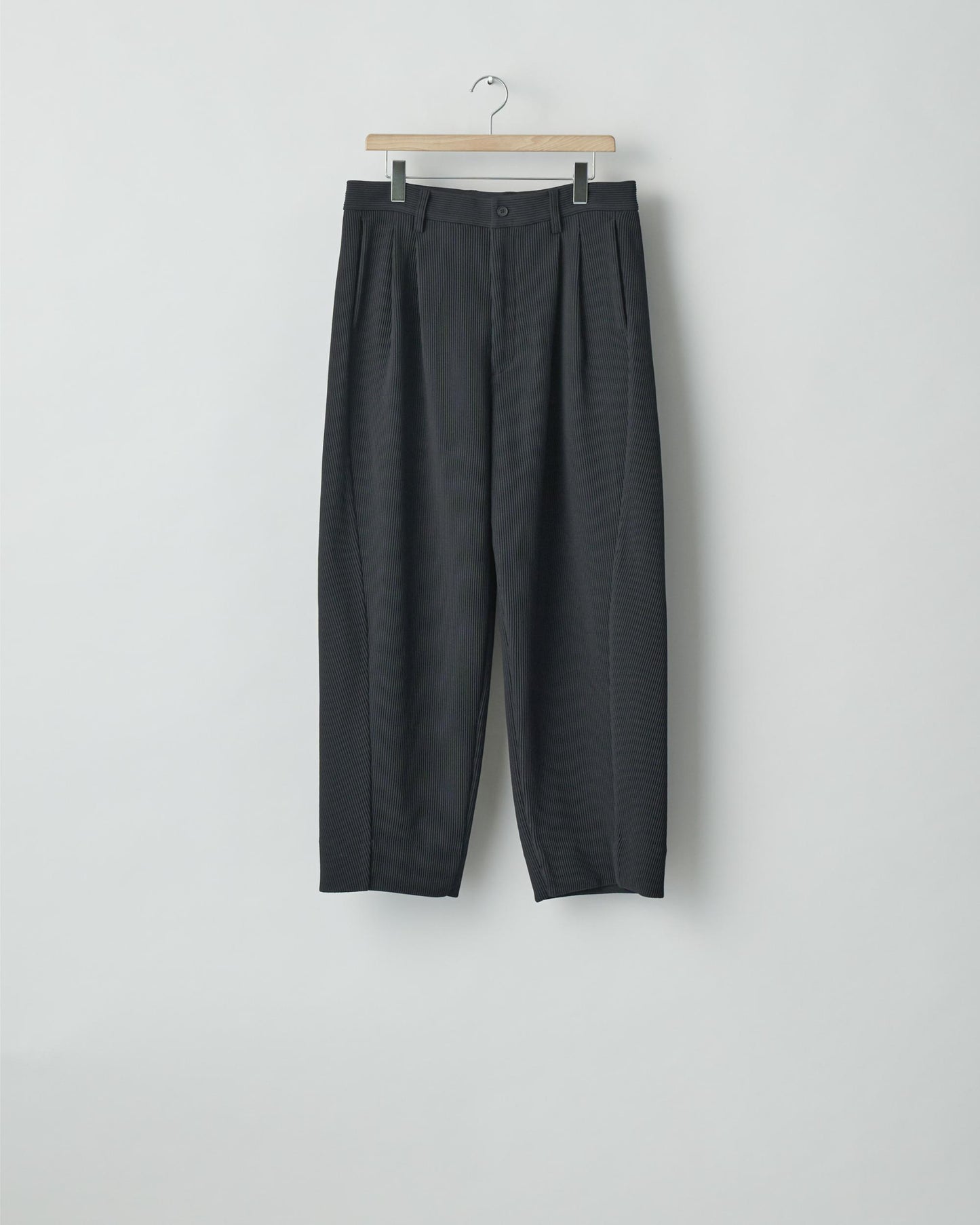GRADATION PLEATS TWIST SEAM WIDE TROUSERS