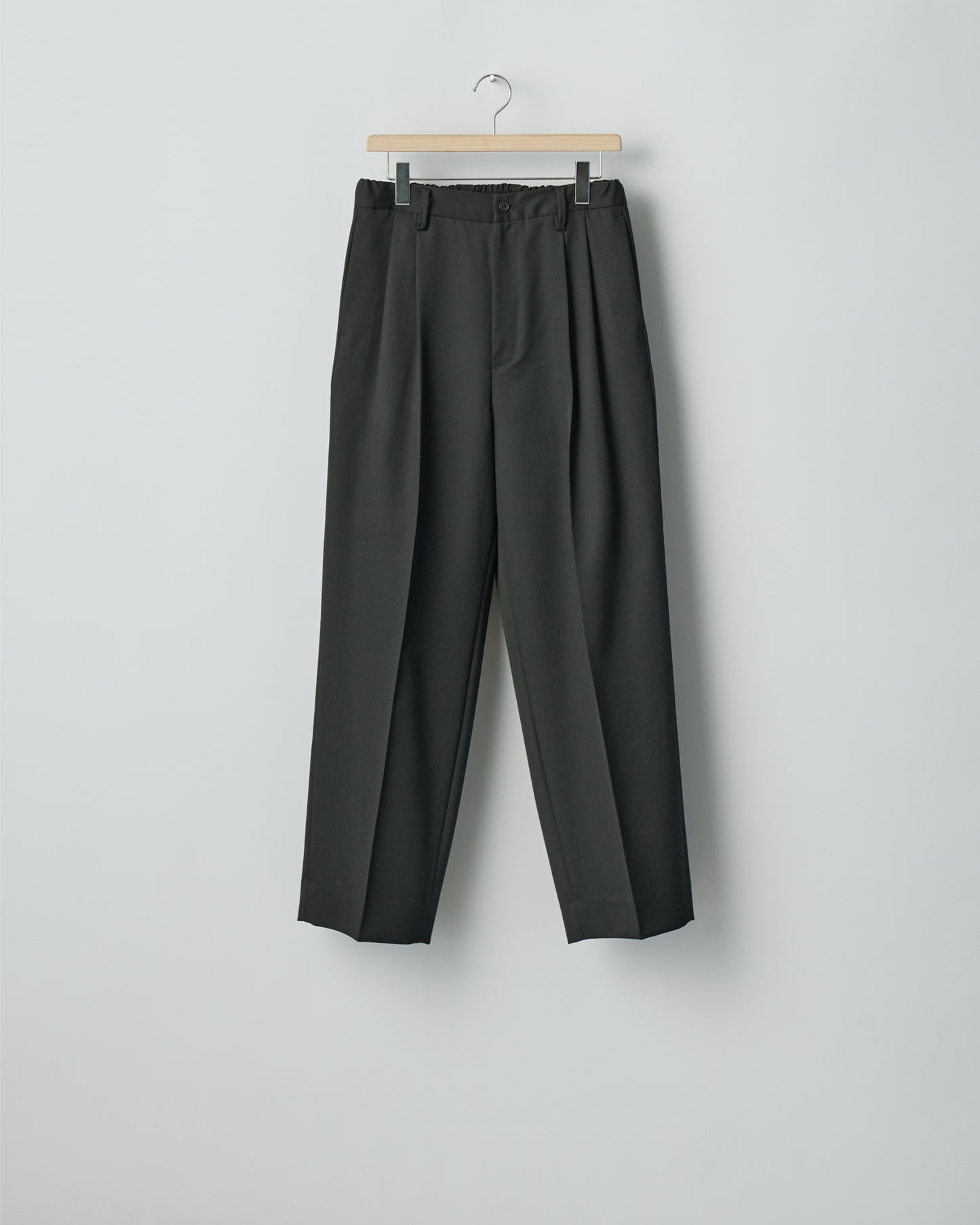 TWO TUCK EASY TROUSERS BLACK