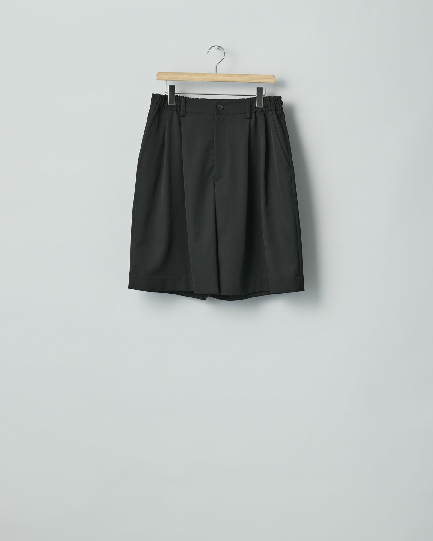 WIDE EASY SHORT TROUSERS BLACK