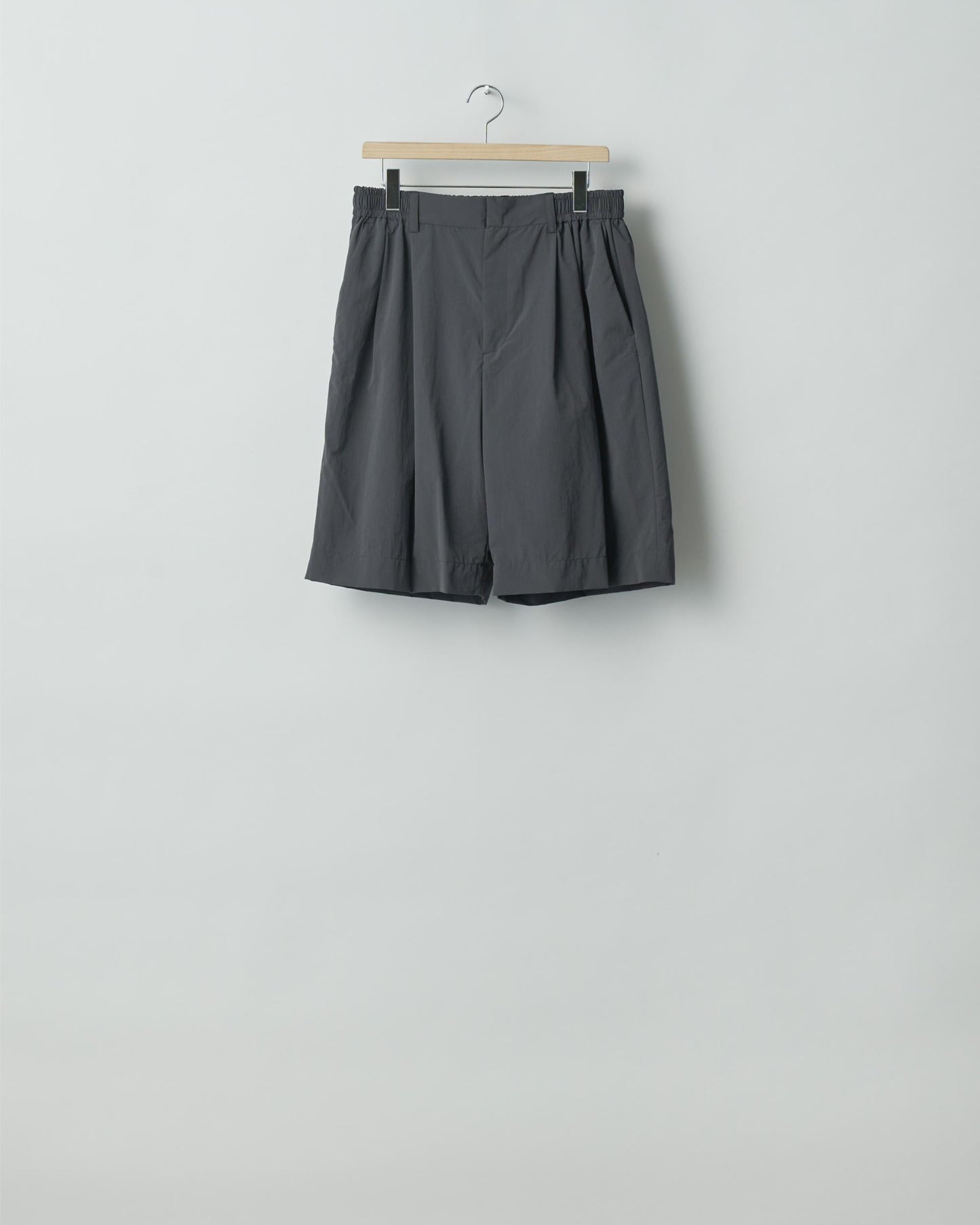 WINDPROOF NYLON WIDE EASY SHORT TROUSERS D.GREY KHAKI
