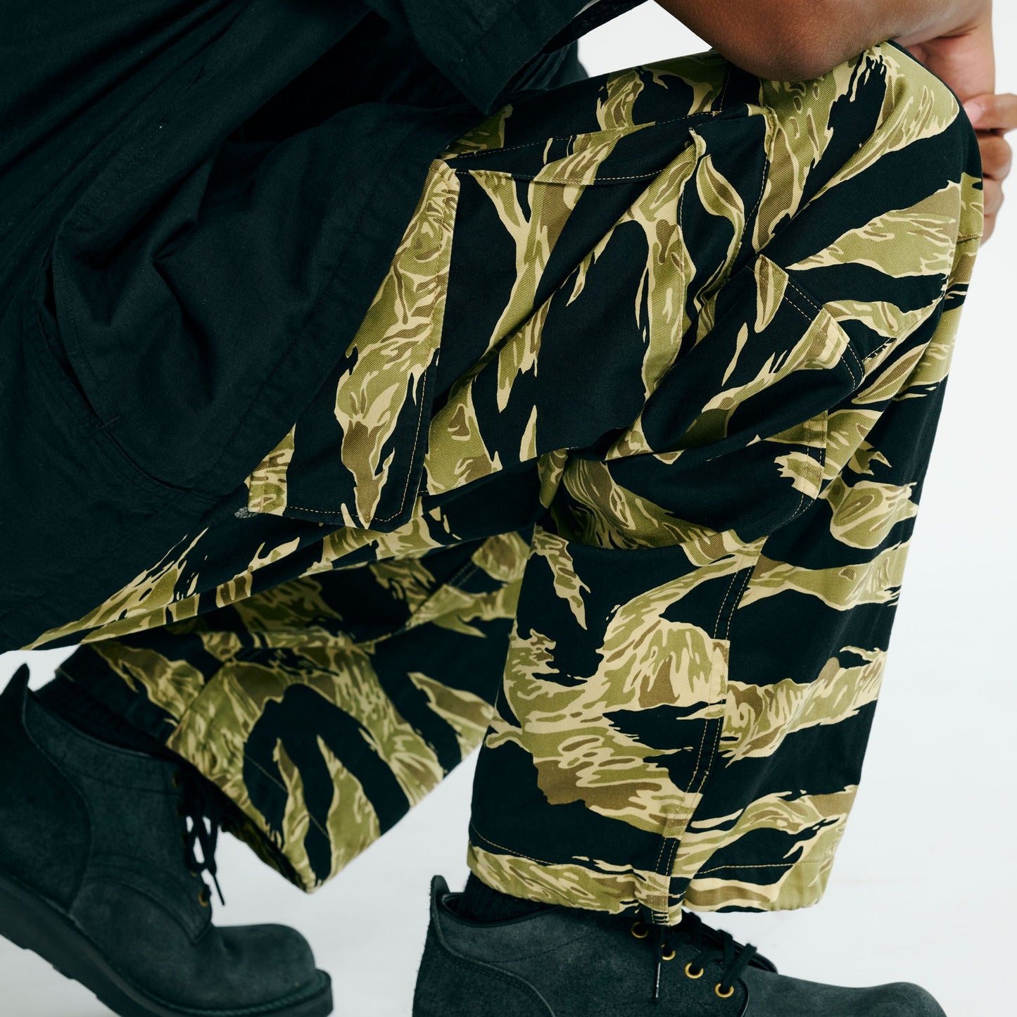 TIGER PATTERN EASY CARGO PANTS 42508