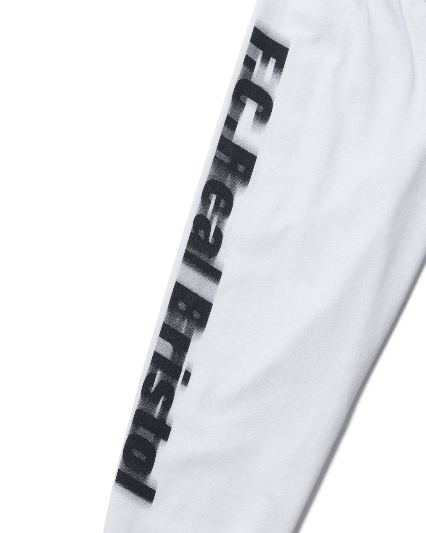 BLURRED LOGO L/S TEAM POCKET TEE