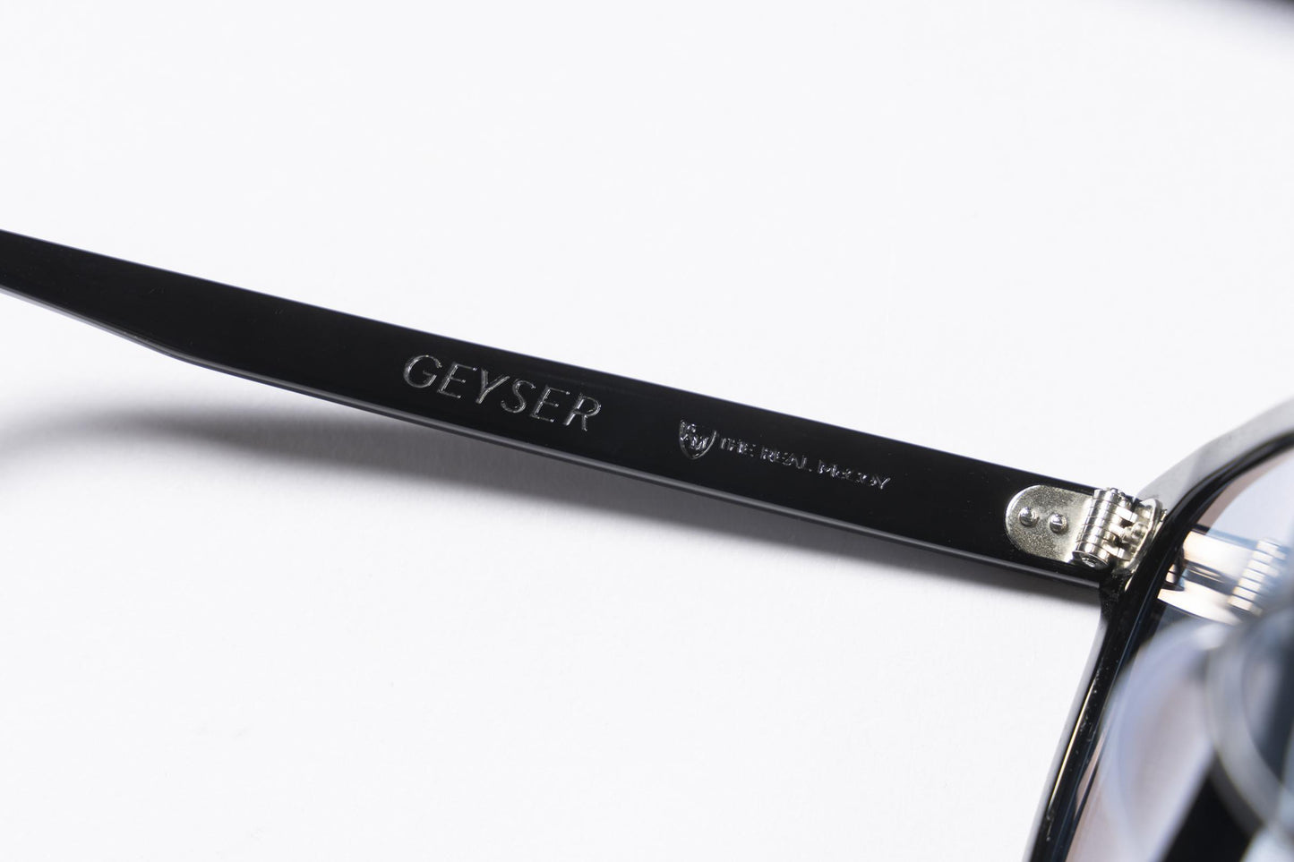 GEYSER / BLACK FRAME