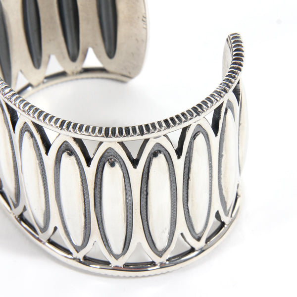 Long Oval w/ Field Wire Edge Cuff