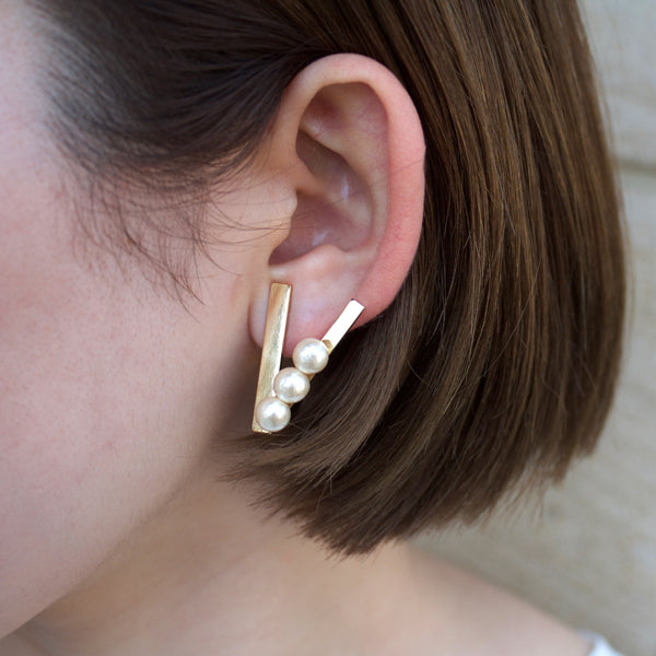 Vデザインパールイヤリング