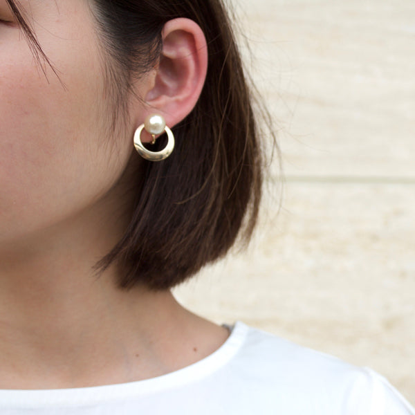 丸モチーフピアス