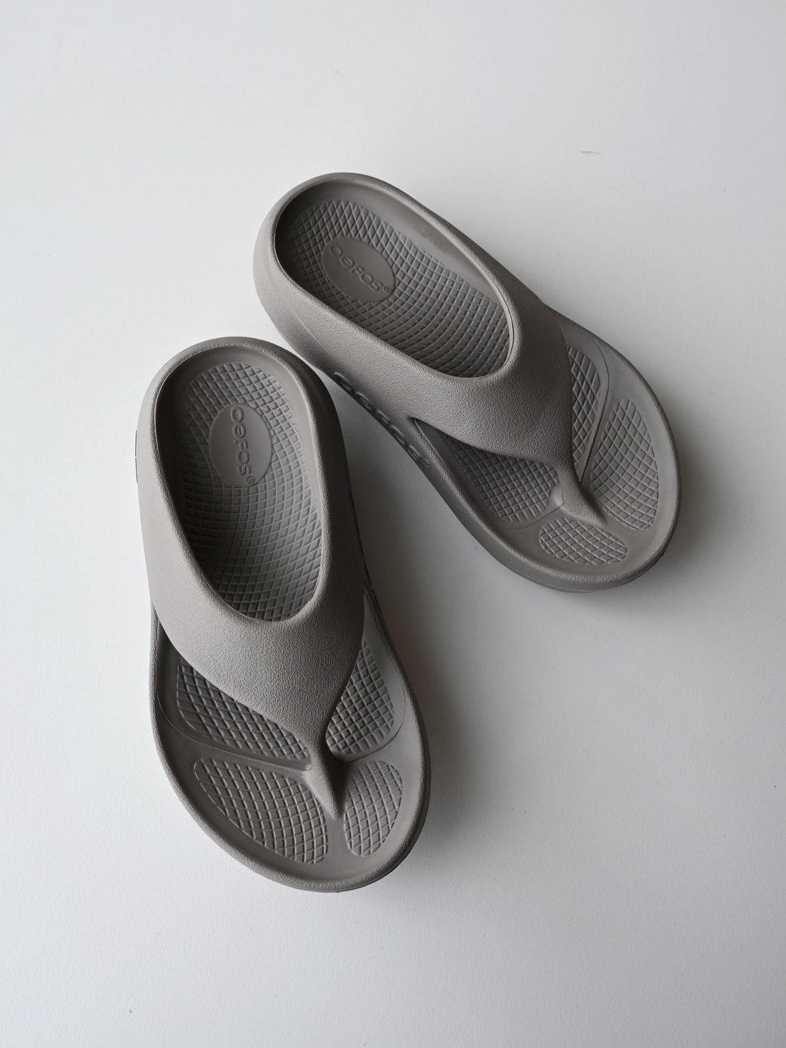 OOFOS 入荷