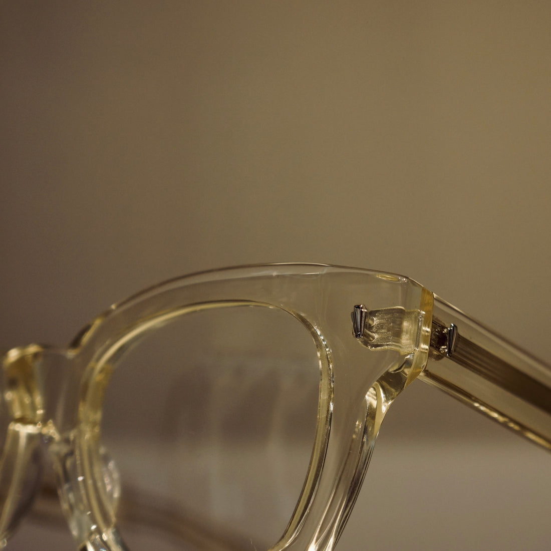 【TAT 1階】  EFFECTOR 12月28日 木曜日 発売。