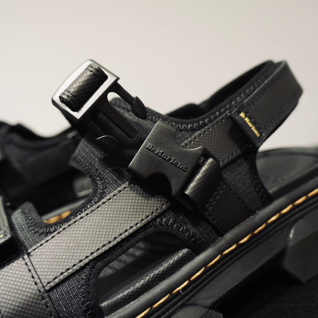 【TAT 1階】   Dr.Martens 発売。