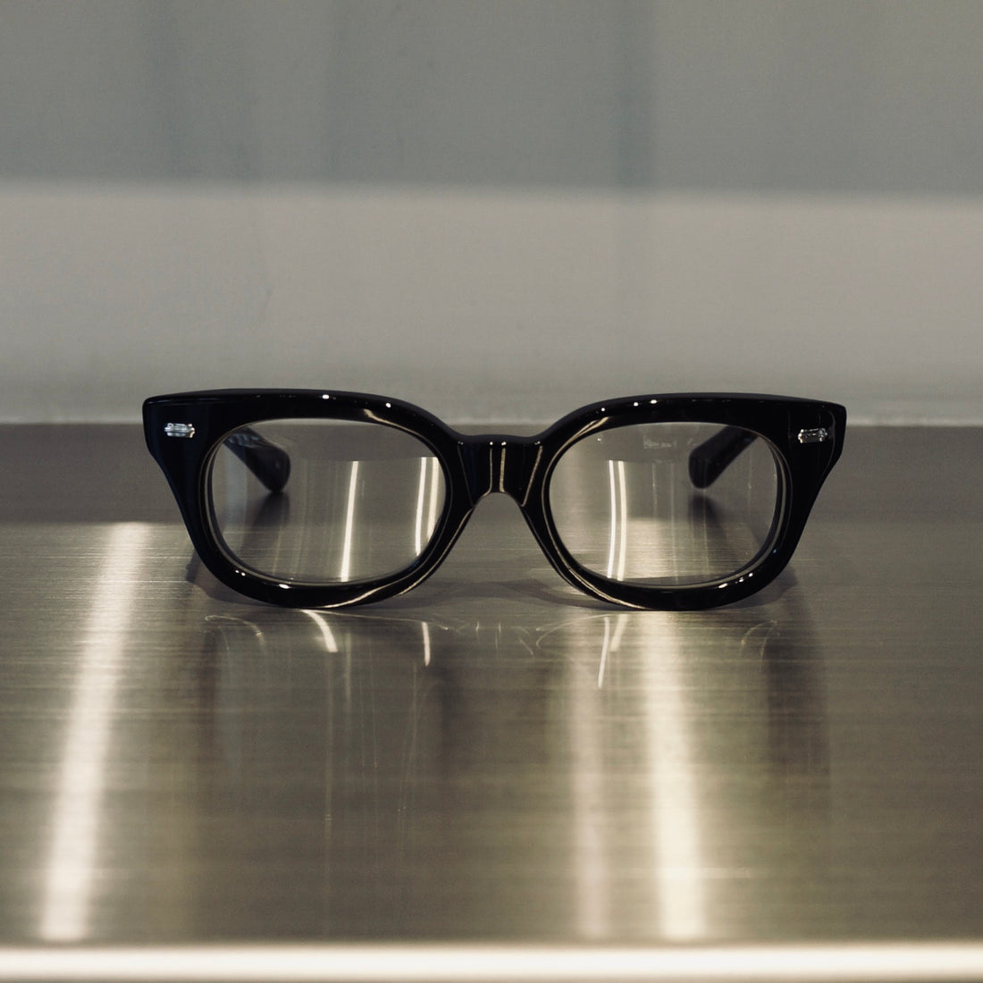 【TAT 1階】   EFFECTOR 11月29日 水曜日 発売。