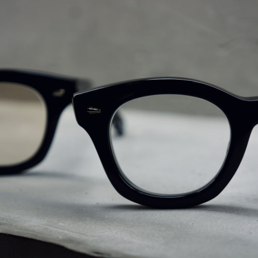 【TAT 1階】   EFFECTOR 11月1 日 金曜日 発売。