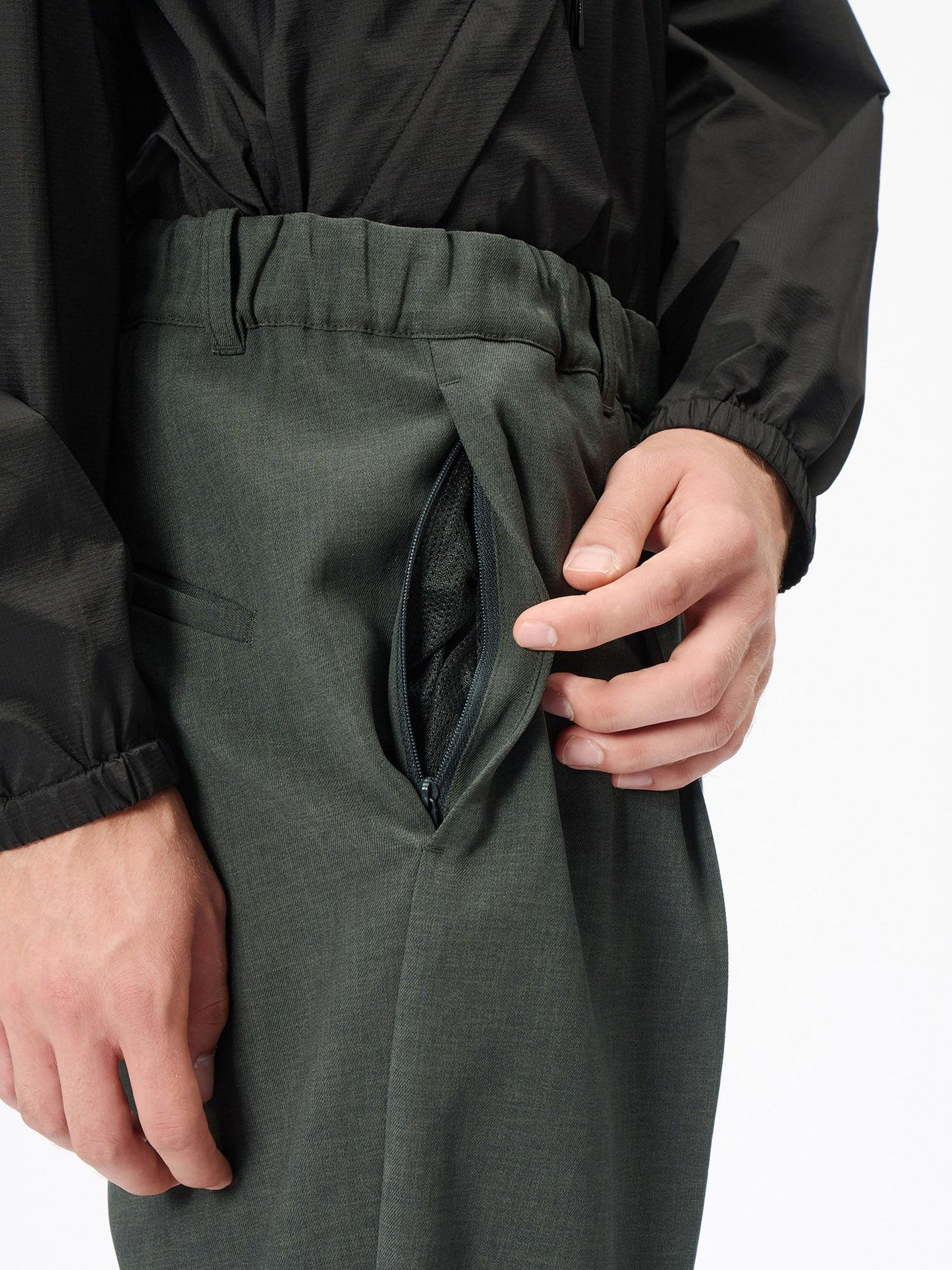 One Tuck Straight Pants
