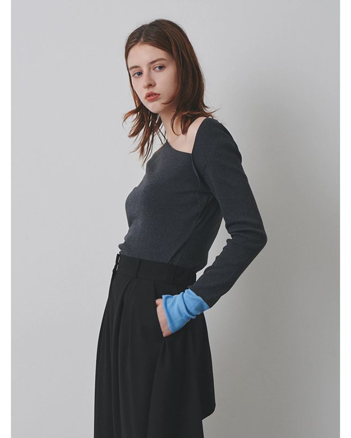 ASYMMETRY NECK KT