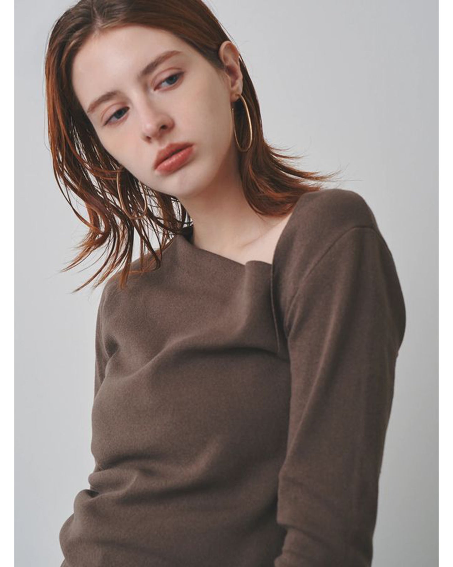 ASYMMETRY NECK KT