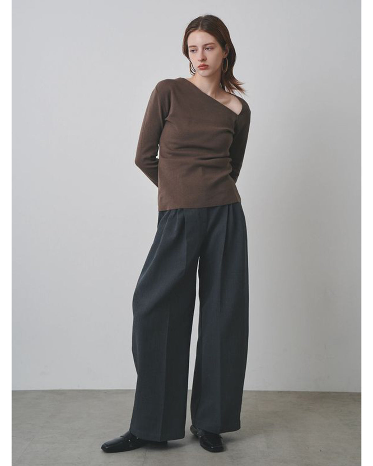 ASYMMETRY NECK KT