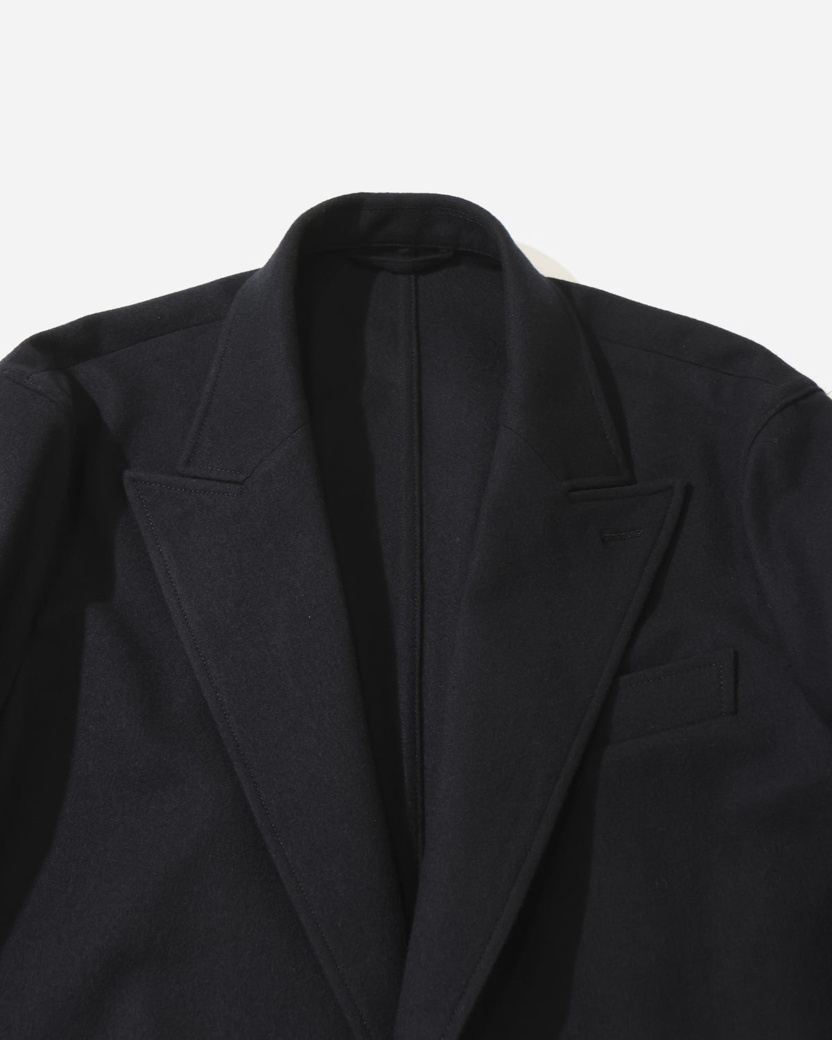 THE PEAKED LAPEL EASY JACKET