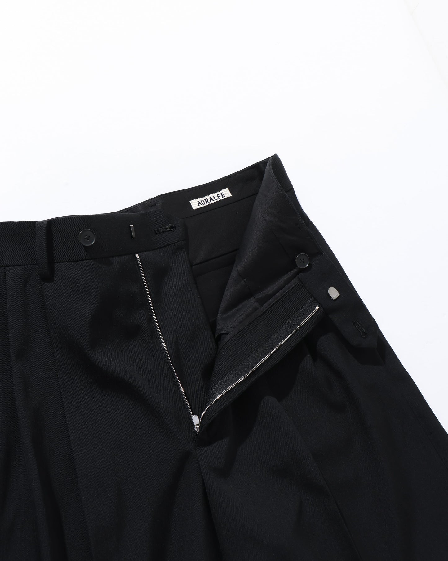 LIGHT WOOL MAX GABARDINE SHORTS TOP BLACK