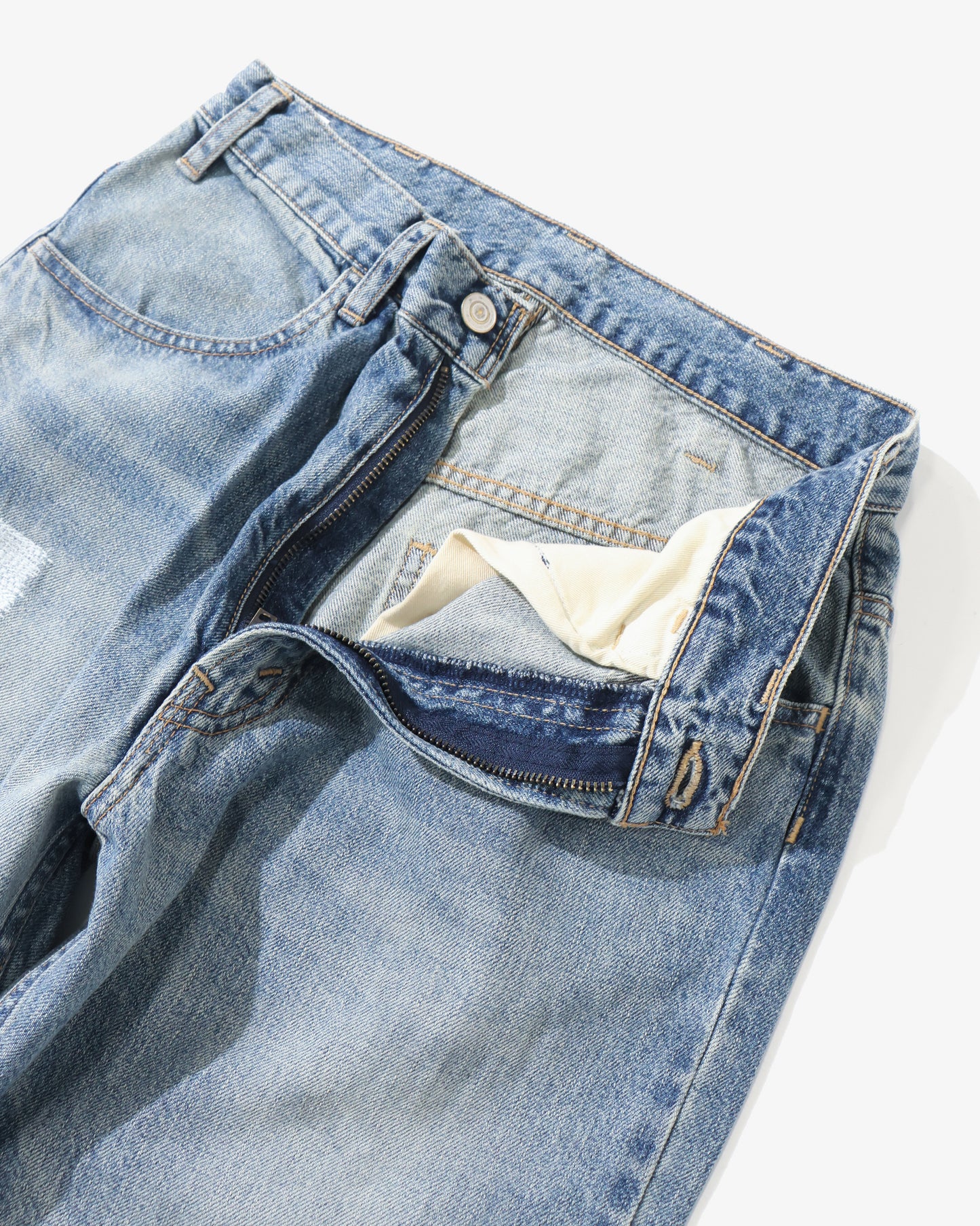 KENDRICK (DISTRESSED JEANS)
