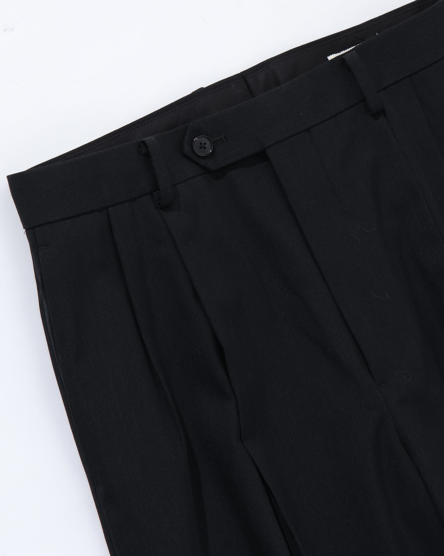 LIGHT WOOL MAX GABARDINE TWO-TUCK SLACKS TOP BLACK