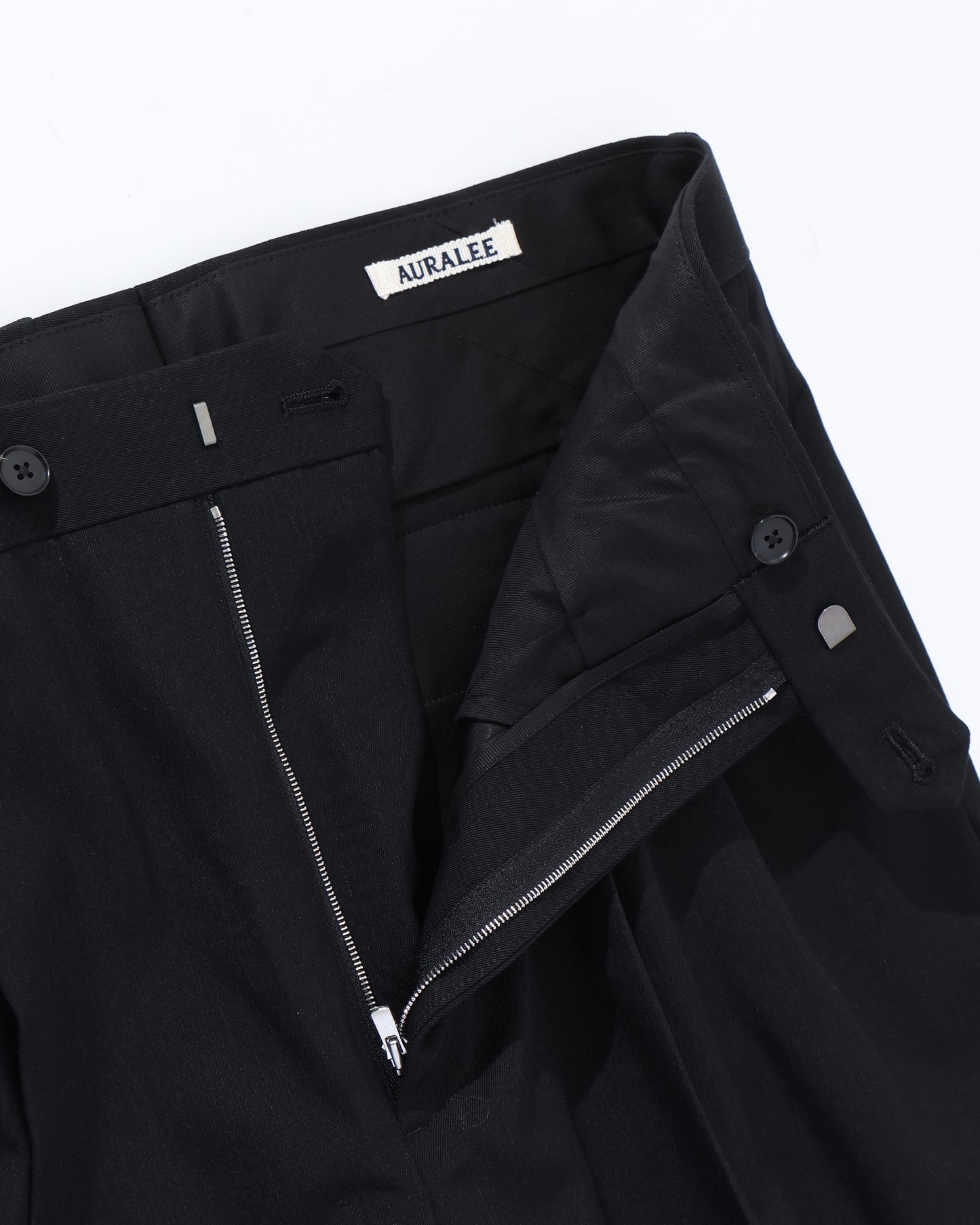 LIGHT WOOL MAX GABARDINE TWO-TUCK SLACKS TOP BLACK