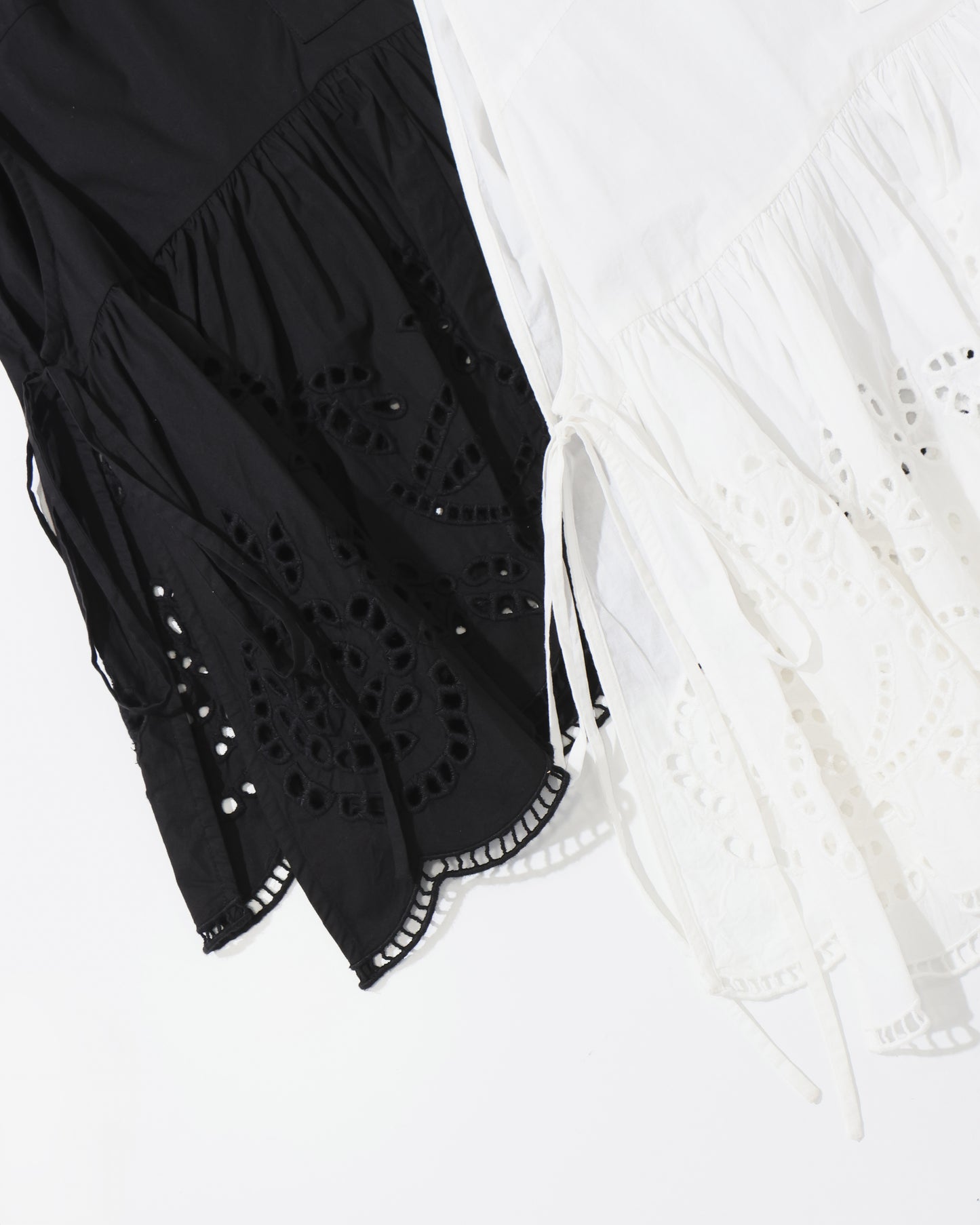 SLEEVELESS LACE FLARE TOP