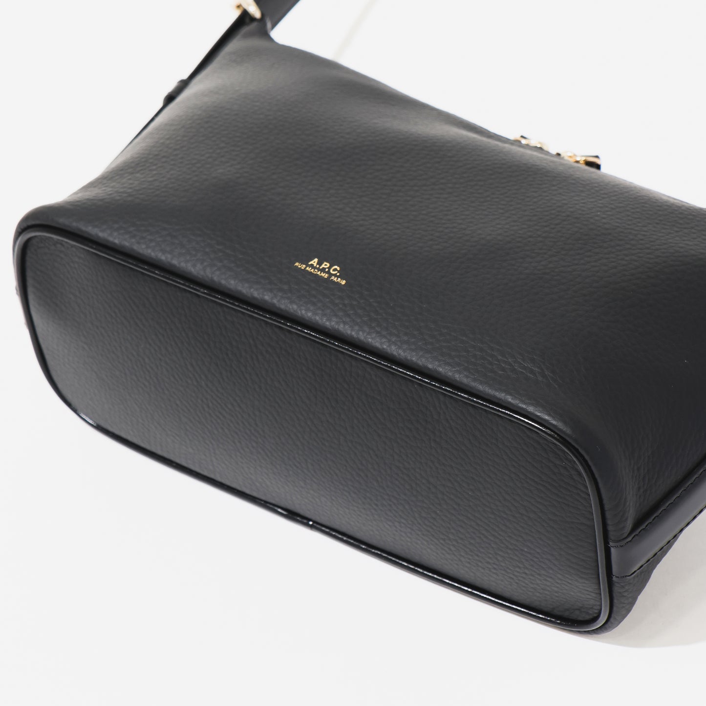 Vera ショルダーバッグ