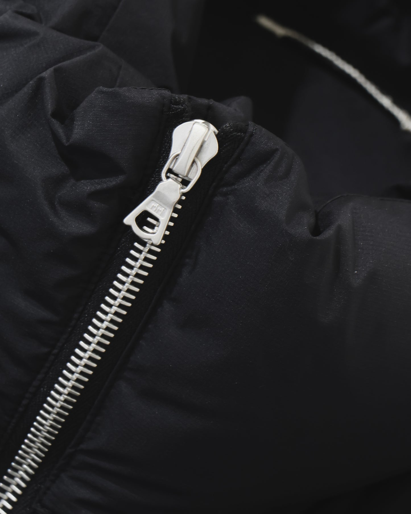 SUPER LIGHT NYLON RIPSTOP DOWN BLOUSON