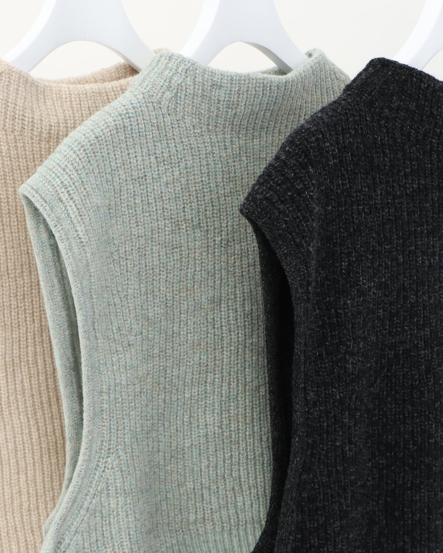 superfine lambs&chenille ribbed-knit bib