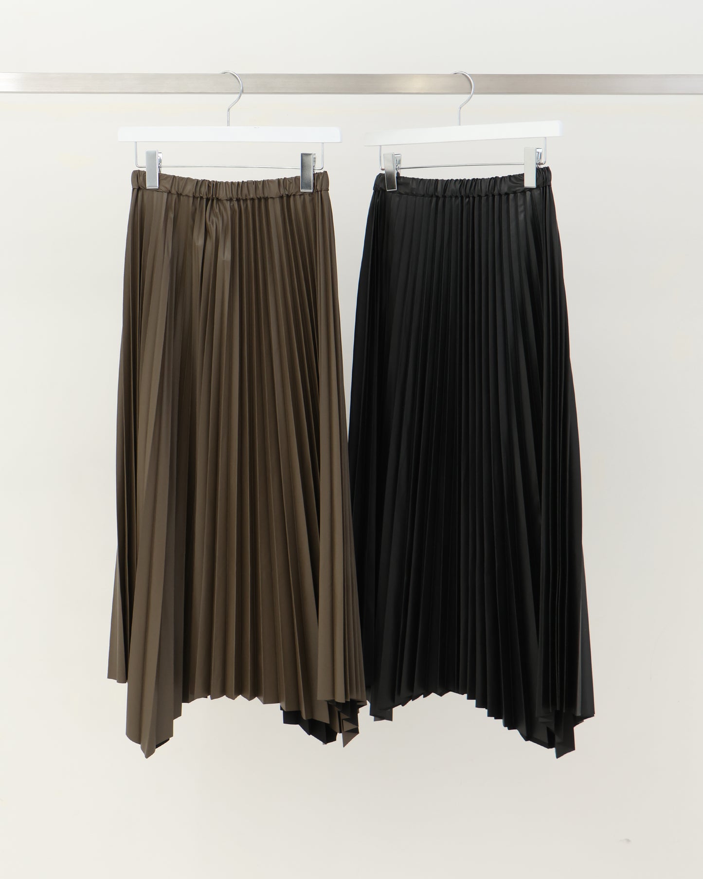 SYNTHETIC LEATHER PLEATS SKIRT