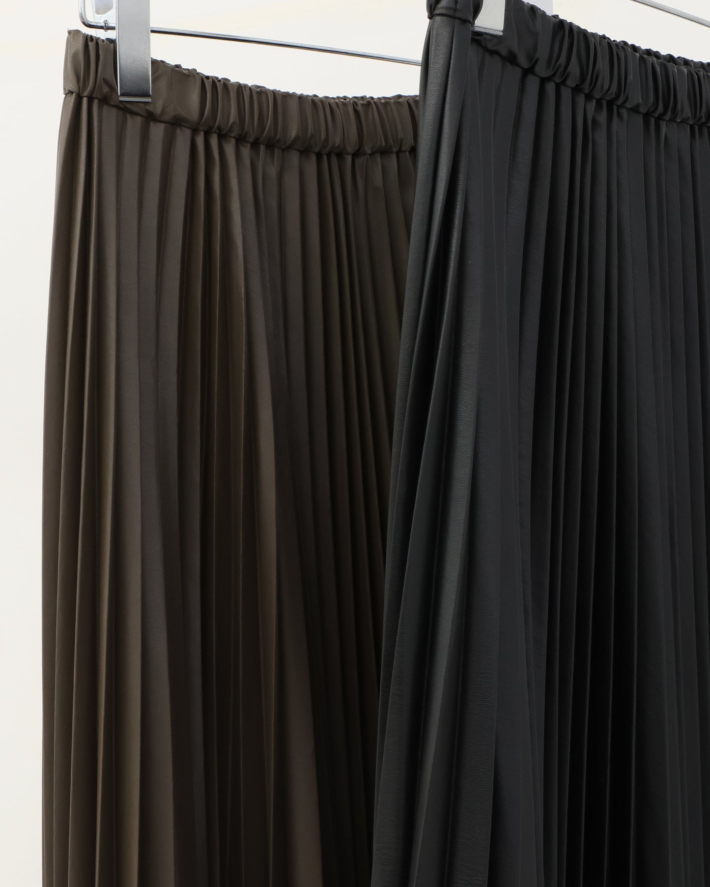 SYNTHETIC LEATHER PLEATS SKIRT