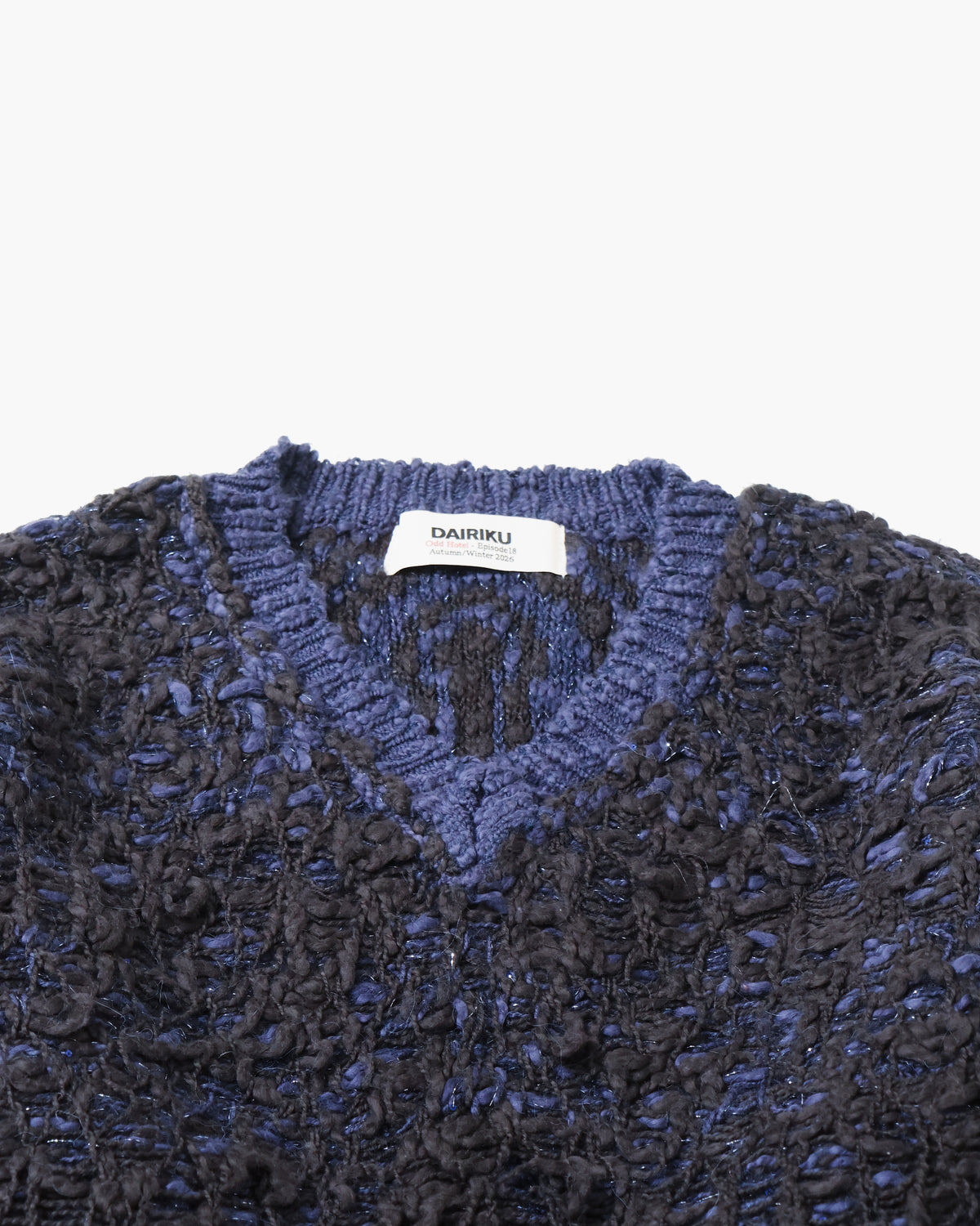 "Odd Hotel's Carpet" V-neck Pullover Knit