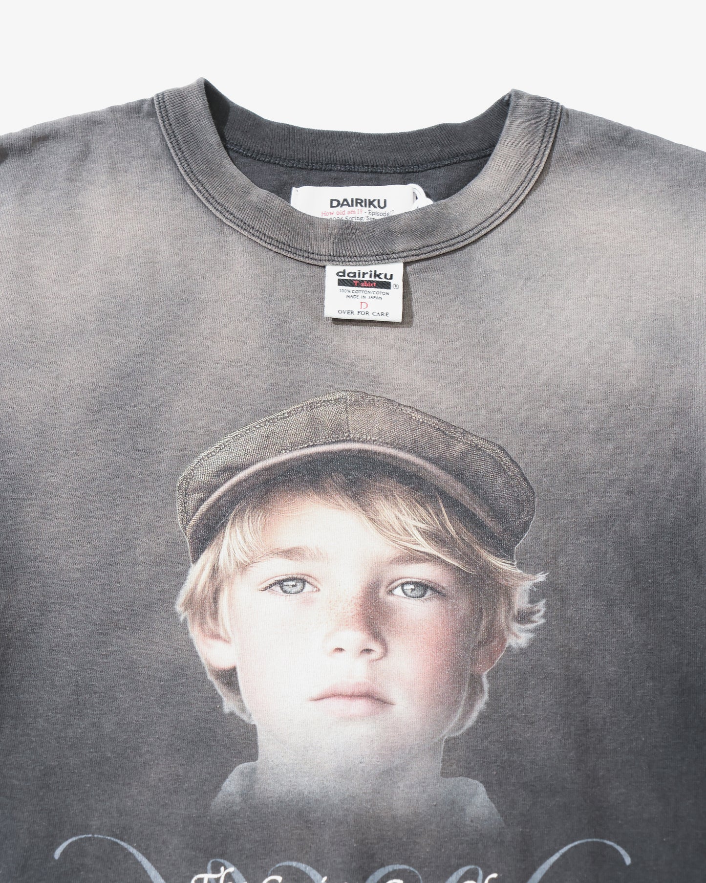 "BUTTON EYE DOLL" Sunburn H-S Tag Tee