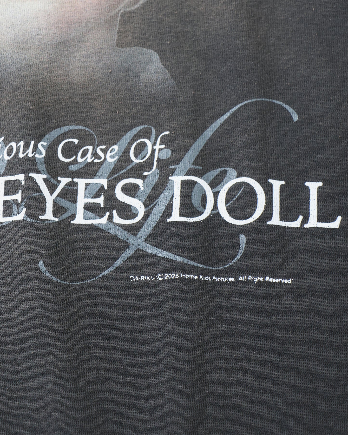 "BUTTON EYE DOLL" Sunburn H-S Tag Tee