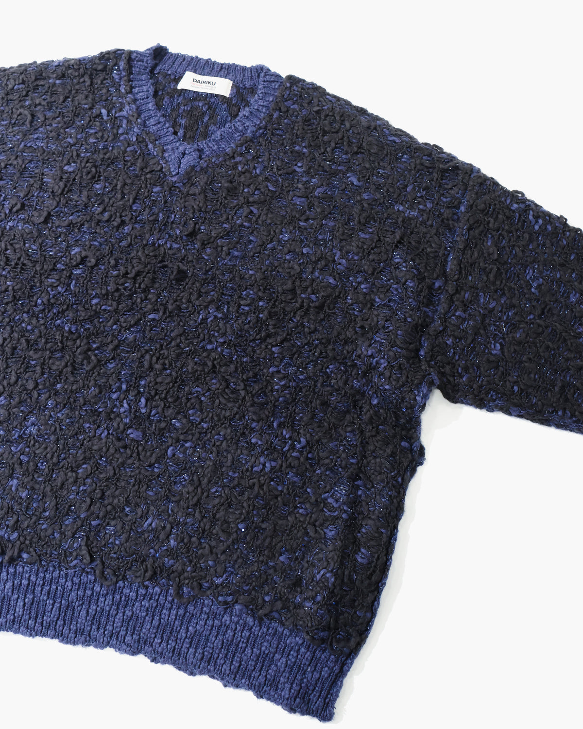 "Odd Hotel's Carpet" V-neck Pullover Knit