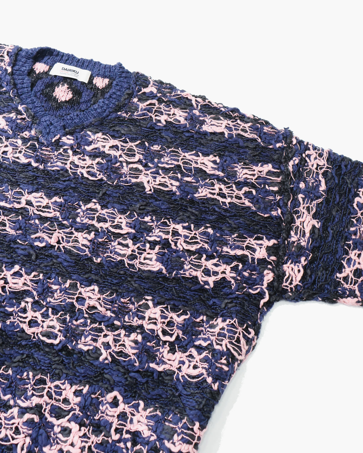 "Odd Hotel's Carpet" V-neck Pullover Knit