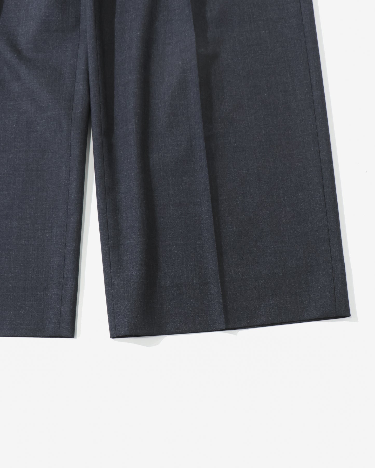 ULTRA FINE TROPICAL WOOL TWO-TUCK SLACKS TOP CHARCOAL