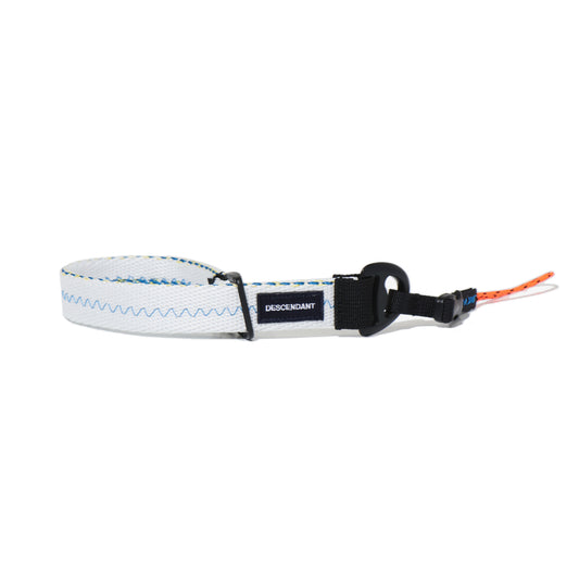 MOORING STRAP TAKES HANDS