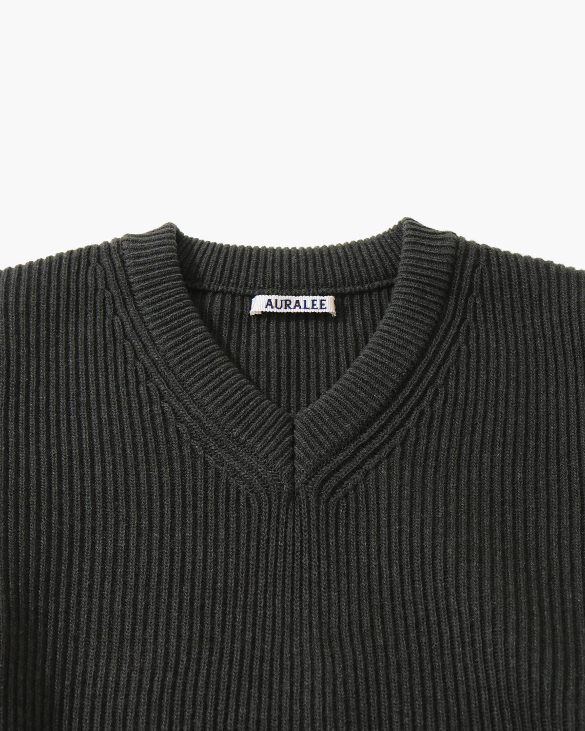 SUPER FINE WOOL RIB KNIT V-NECK P/O TOP DARK OLIVE