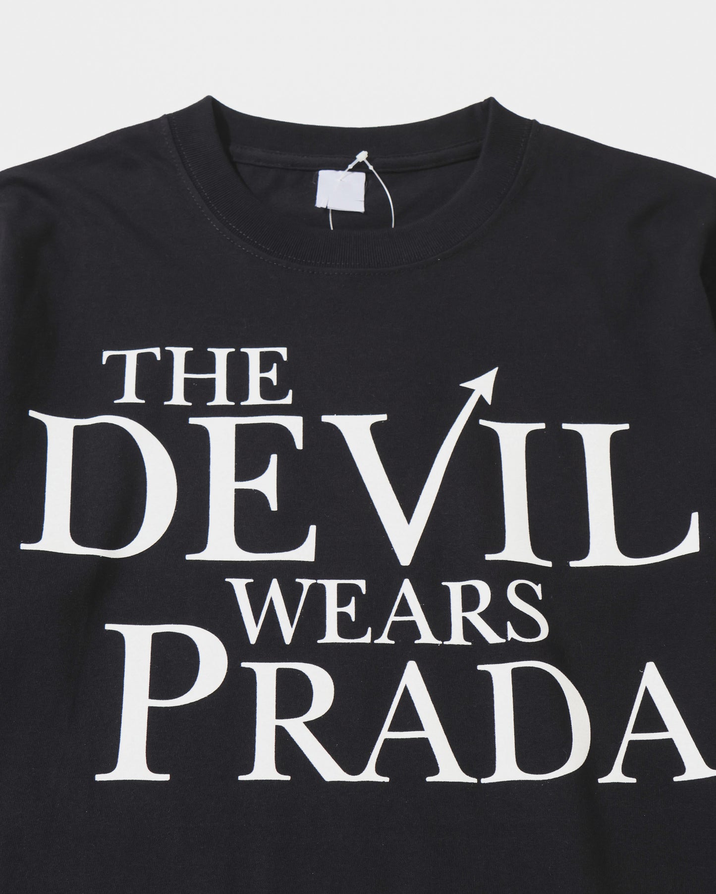 プラダを着た悪魔 LOGO Tee