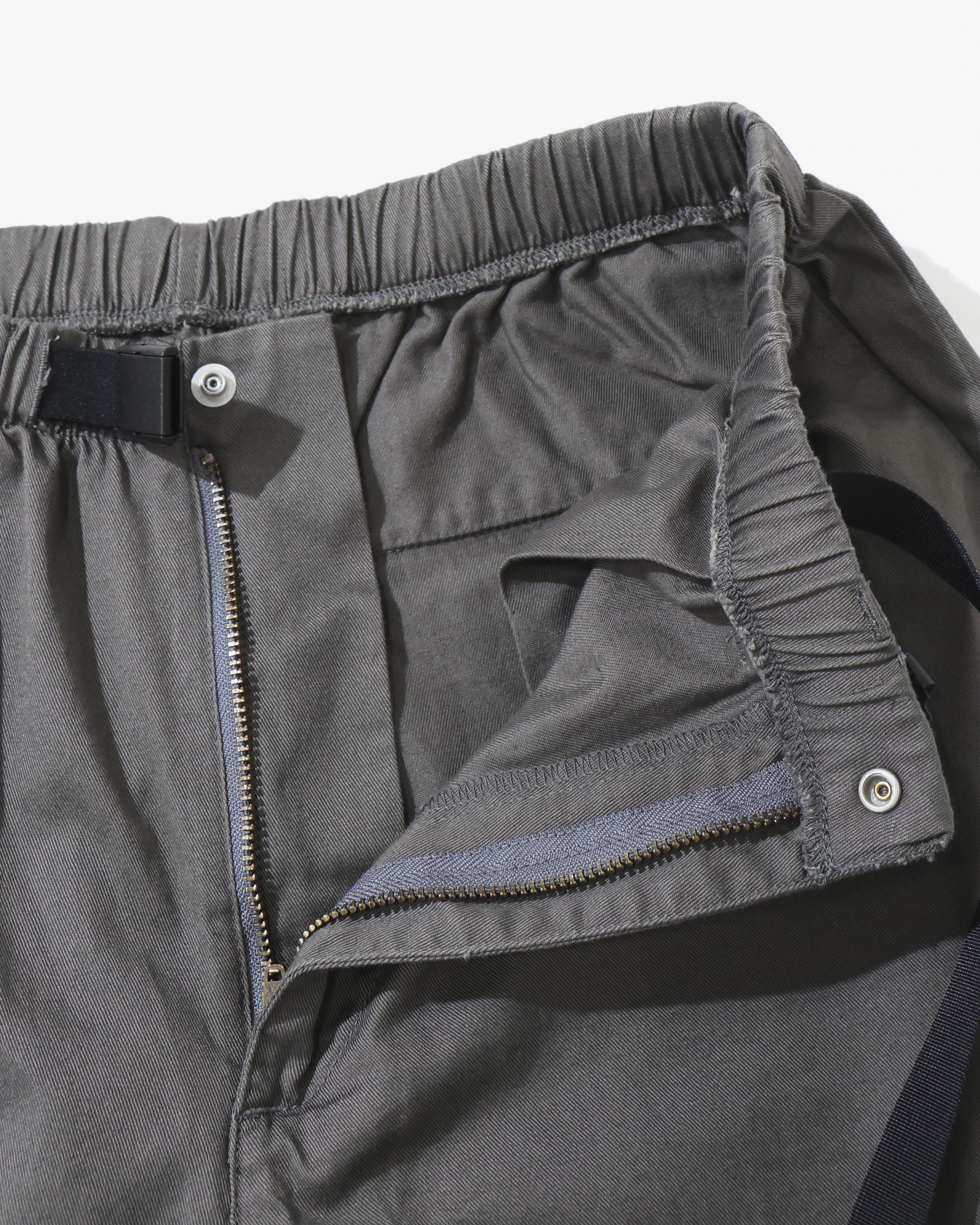 CLASP TWILL WEBBING SHORTS チャコール　サイズ2 CLASP TWILL WEBBING SHORTS CHARCOAL – TIME AFTER TIME