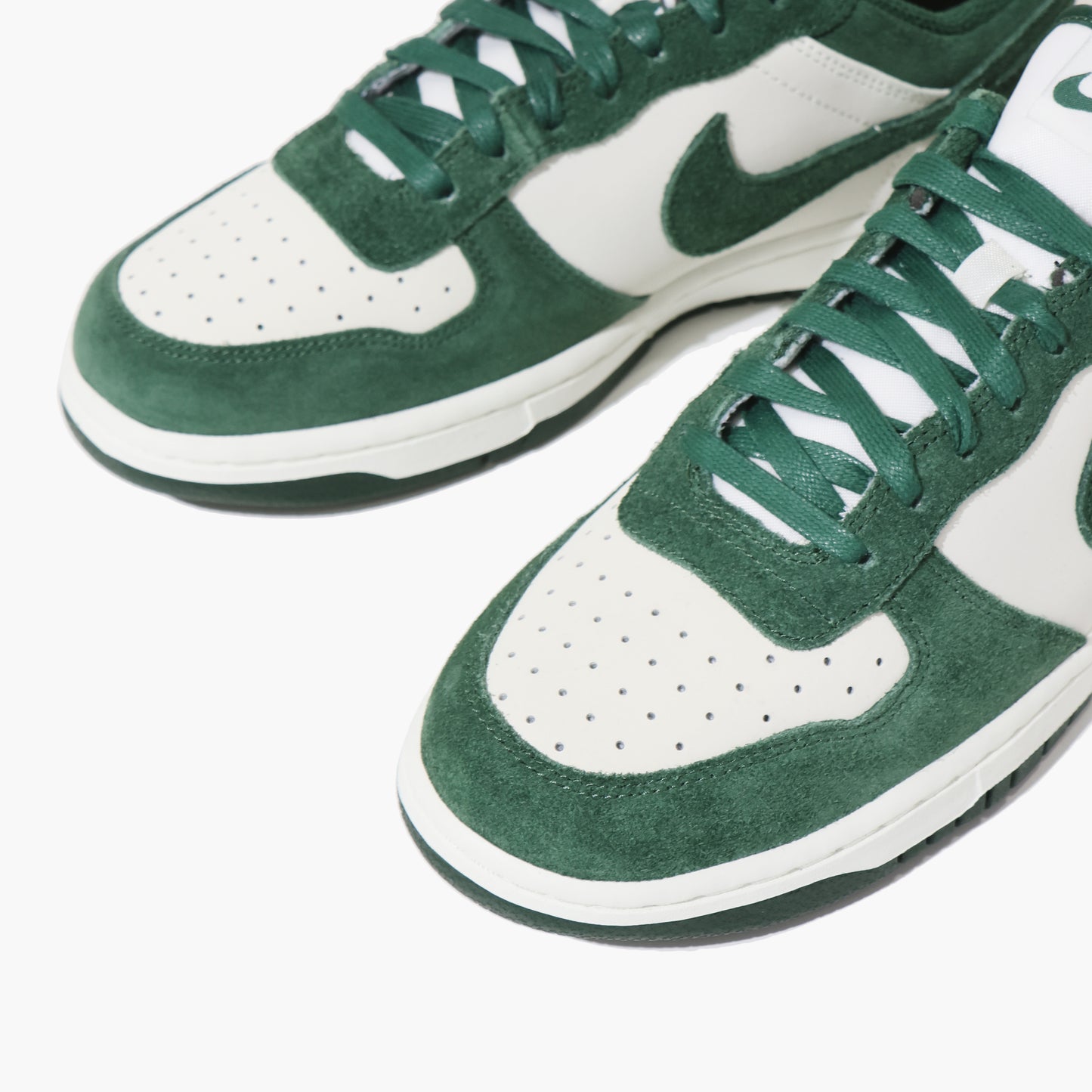 BIG NIKE LOW LUX