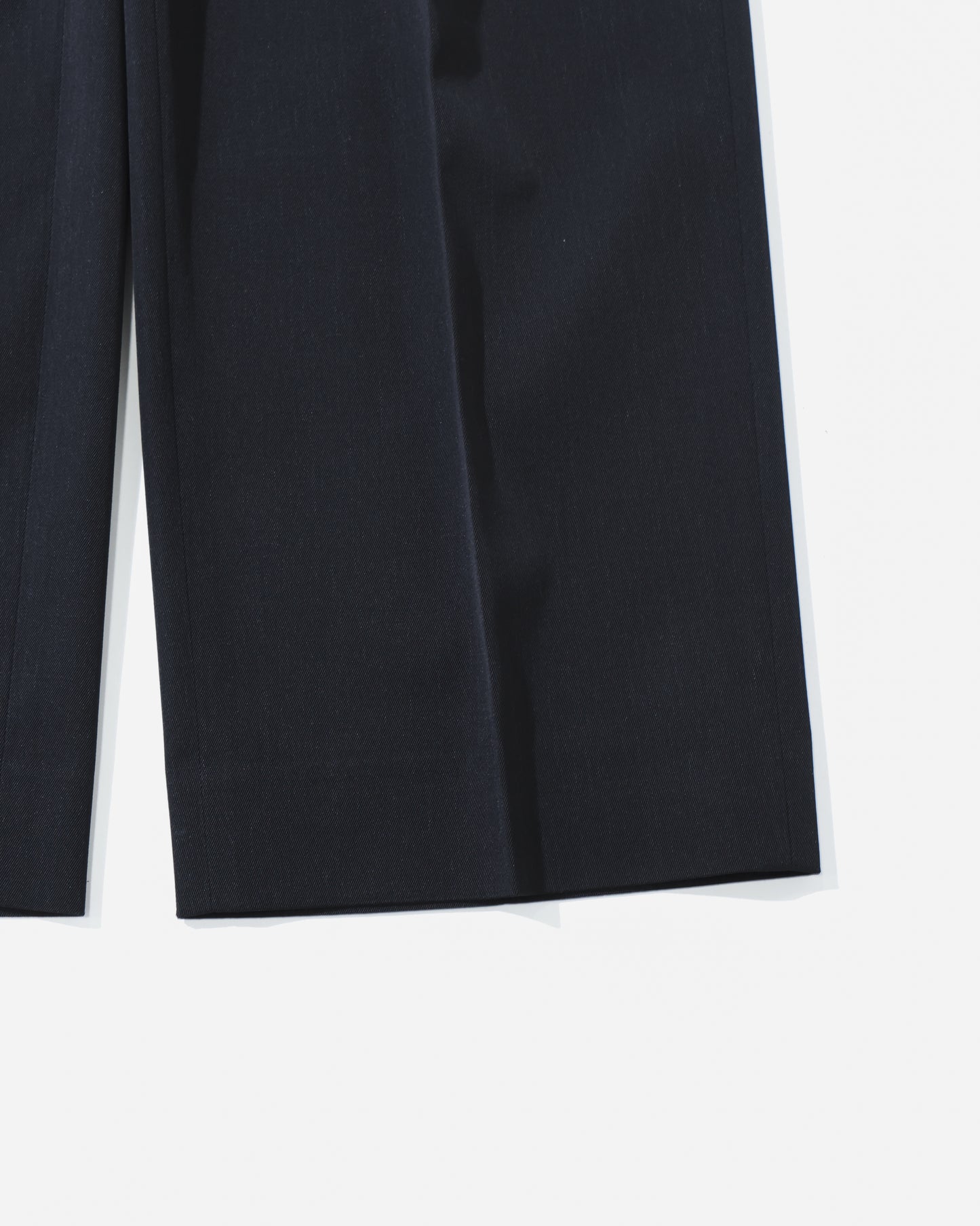 LIGHT WOOL MAX GABARDINE TWO-TUCK SLACKS TOP BLACK