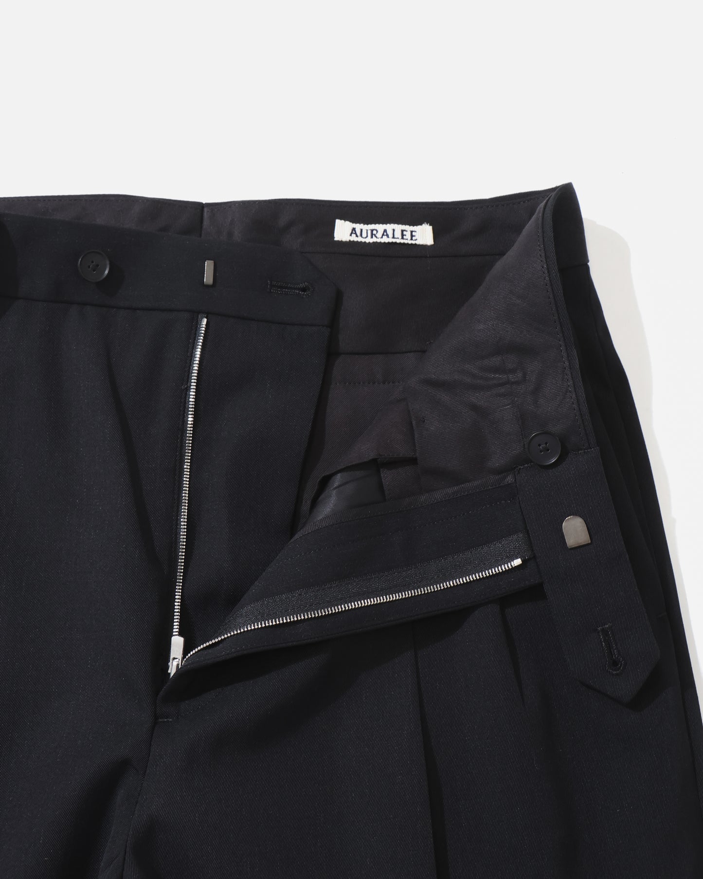 LIGHT WOOL MAX GABARDINE TWO-TUCK SLACKS TOP BLACK